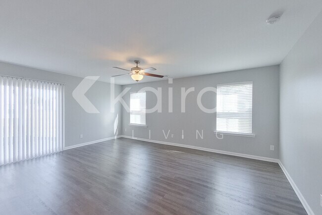 Foto del edificio - 210 Western Red Cedar Dr