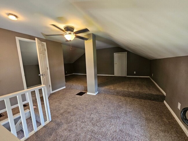 Building Photo - SW 3 Bedroom 1 bath, Newly updated, Large ...