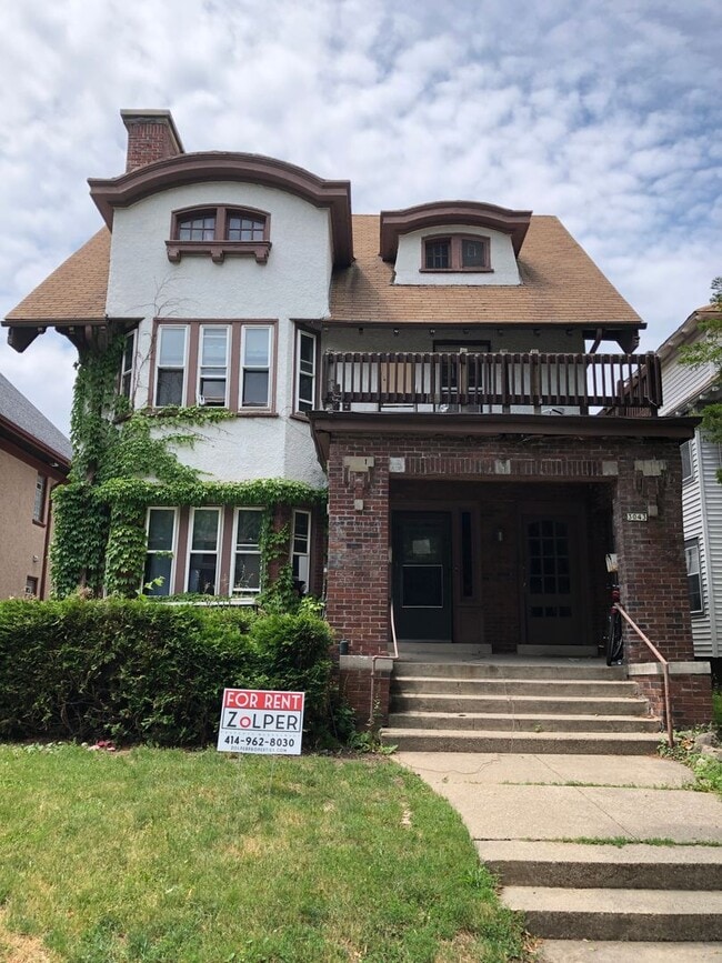 Building Photo - 3041 N Farwell Ave