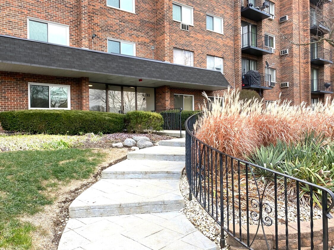 4711 St Joseph Creek Rd Unit 4E, Lisle, IL 60532 Condo for Rent in