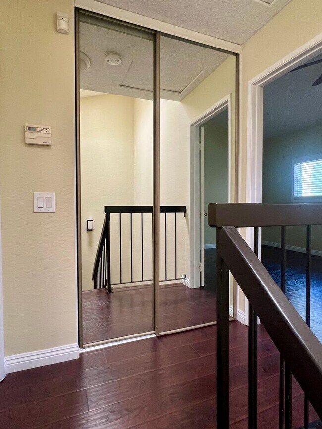 Foto del edificio - Charming 2 Bed 1.5 Bath Condo in Quiet and...