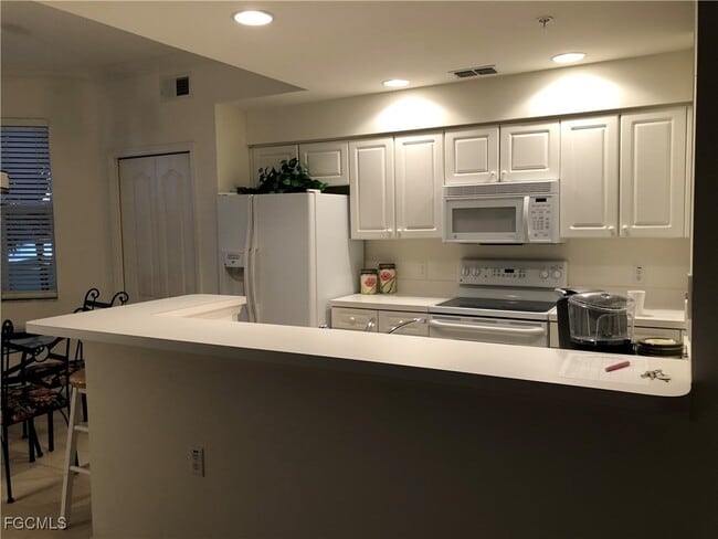 Building Photo - 10370 Washingtonia Palm Way