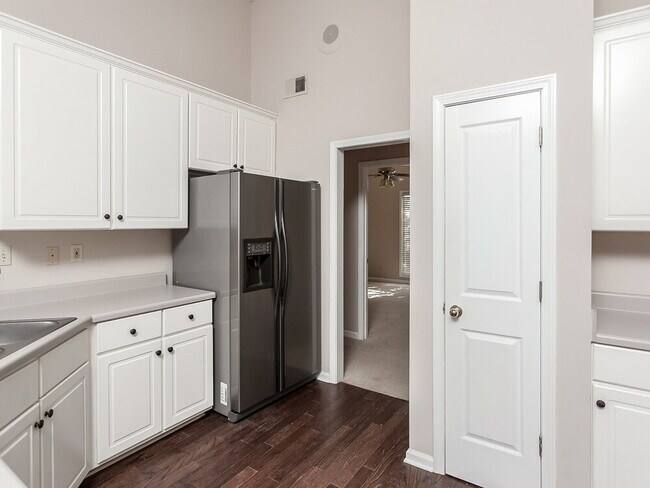 Foto del edificio - 2717 Twisted Oak Cove N