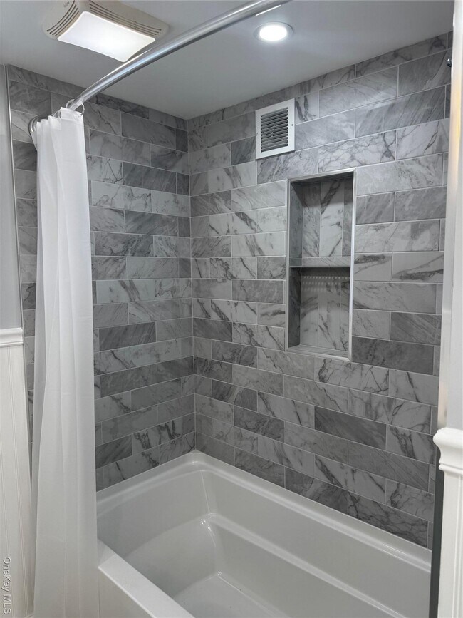 Foto del edificio - 8064 Albany Post Rd