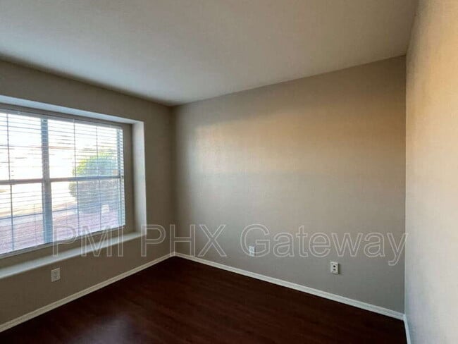 Building Photo - 1331 W Butler Dr