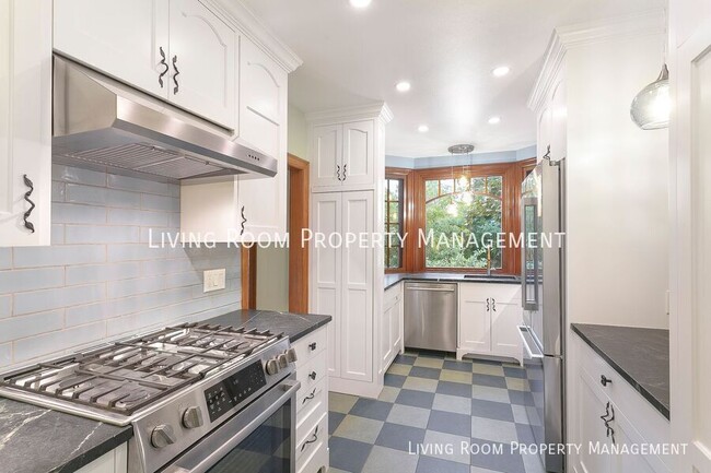 Foto del edificio - 2927 SW Hume Ct