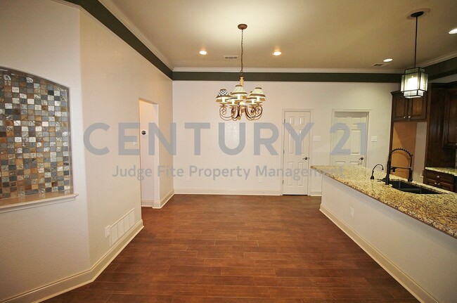 Building Photo - Gorgeous 2-story 3/3/2 in Golf Course Comm...