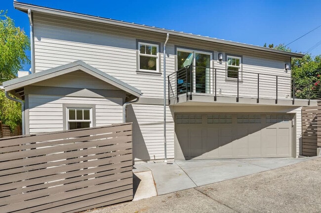 Building Photo - 3224 13th Ave W