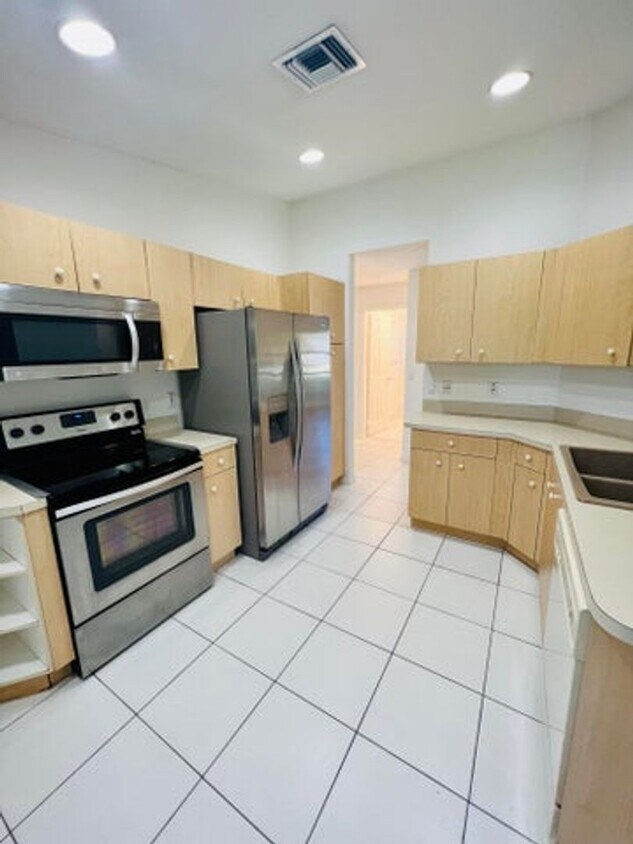 Primary Photo - 100 Cocoplum Circ, Royal Palm Beach, FL 33411