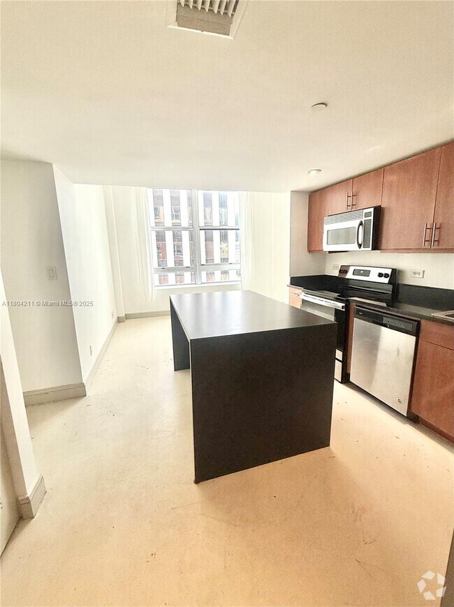 Building Photo - 111 E Flagler St