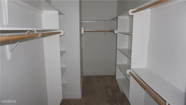 Building Photo - 3 br, 2.5 bath  - 6715 Windrift Way Apt 11