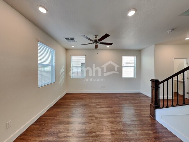 Foto del edificio - 4713 Tire Swing St