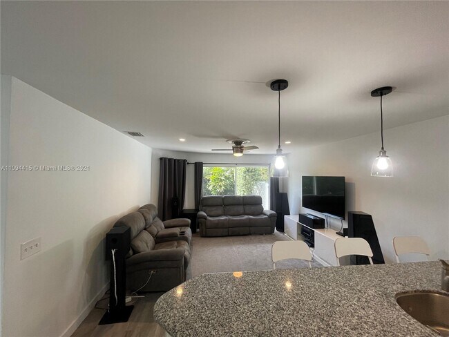 Foto del edificio - 2028 NW 52nd St
