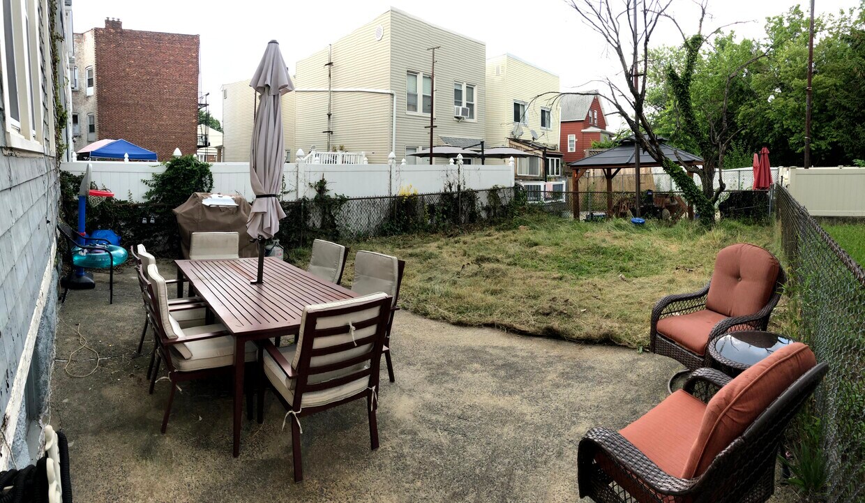 Primary Photo - 190 Avenue C