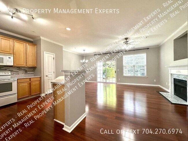 Foto del edificio - Beautiful 3BR/2.5BA Townhouse in Villages ...