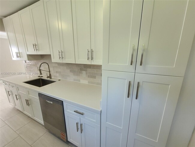 Foto del edificio - 1240 NE 207th Terrace