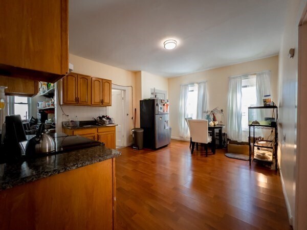 Building Photo - 18 Egleston St