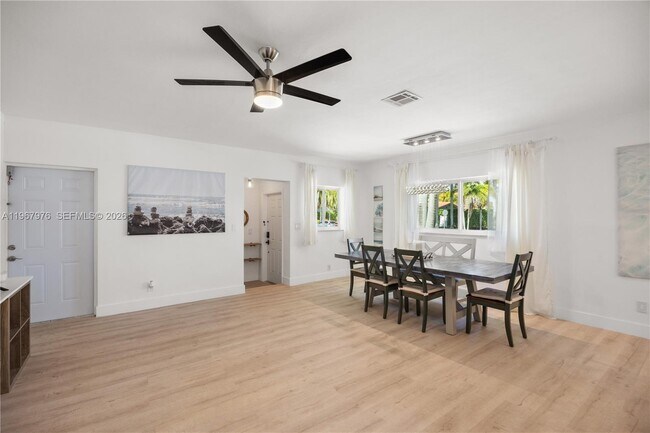 Foto del edificio - 1070 Tyler St