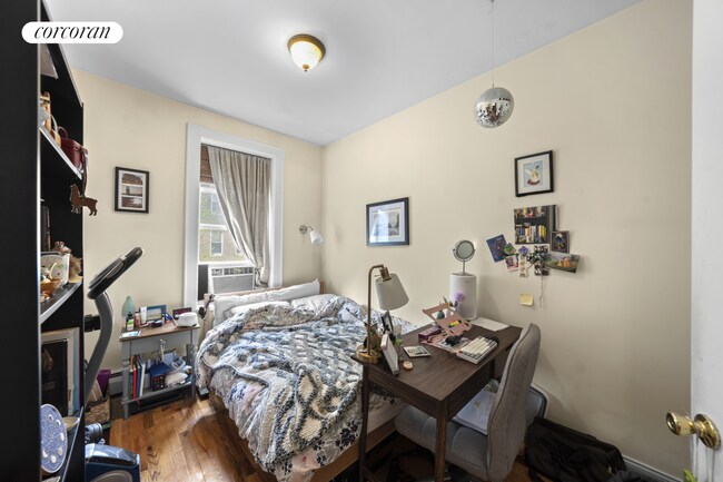 Foto del edificio - 351 E 21st St