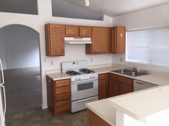 Building Photo - Enchanted Hills Cutie