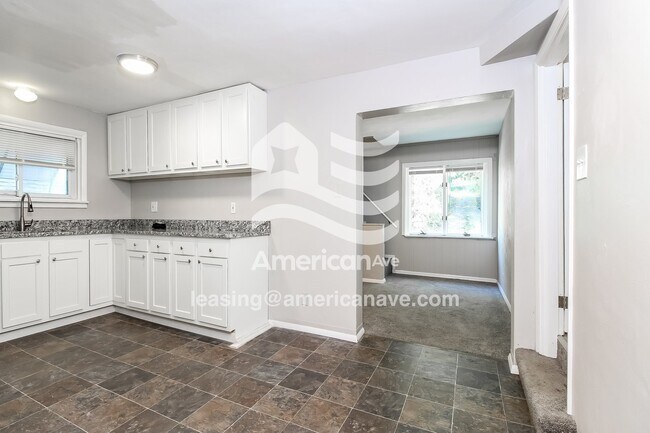 Foto del edificio - 1407 Maple Ave