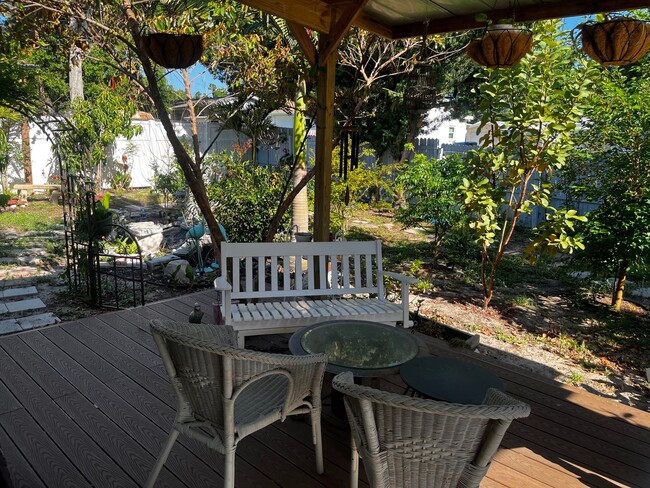 Building Photo - 310 15th Ave SW