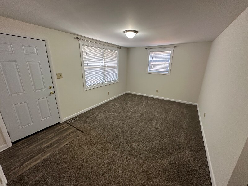 Foto principal - 1121 Northwest Blvd