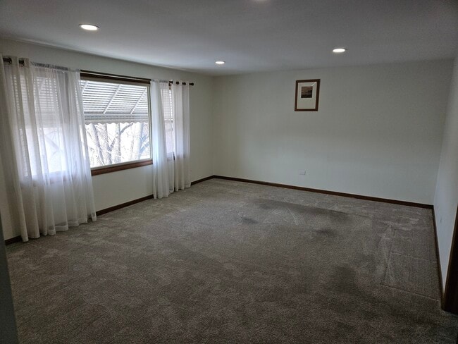 Building Photo - 7356 W Addison St