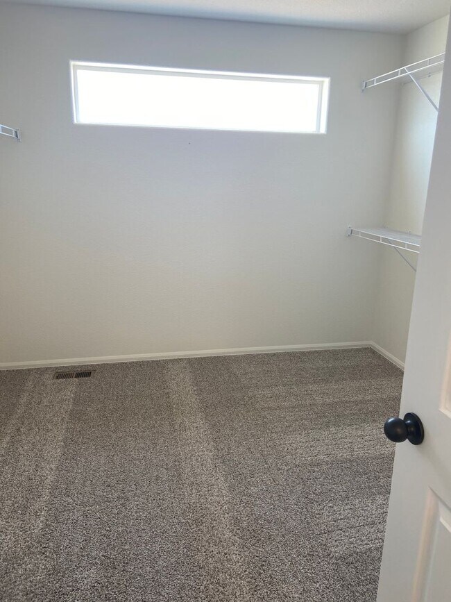 Foto del edificio - 3 bedroom, 3 bath home in Raindance Commun...