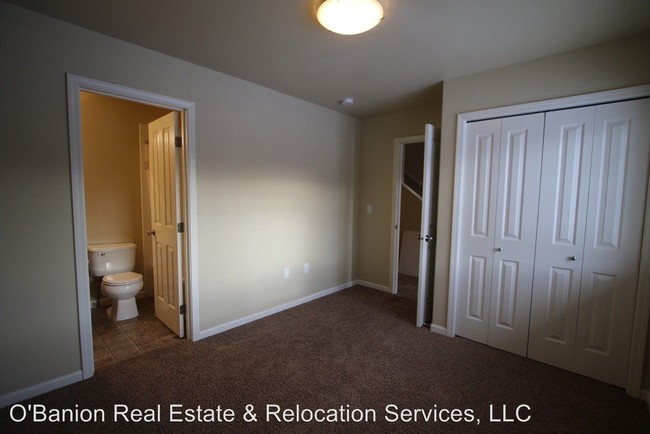 Building Photo - 7763 Creekside Center Drive