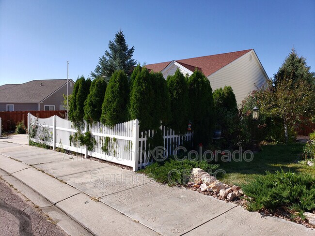 Foto del edificio - 8342 Silver Glen Dr