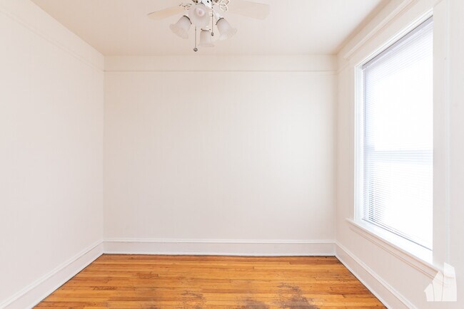 Foto del edificio - 3815 N Wilton Ave