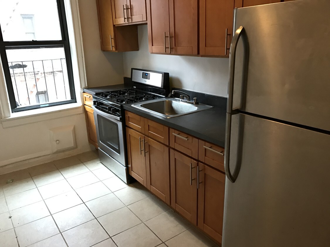 Primary Photo - 130 Clarkson Ave