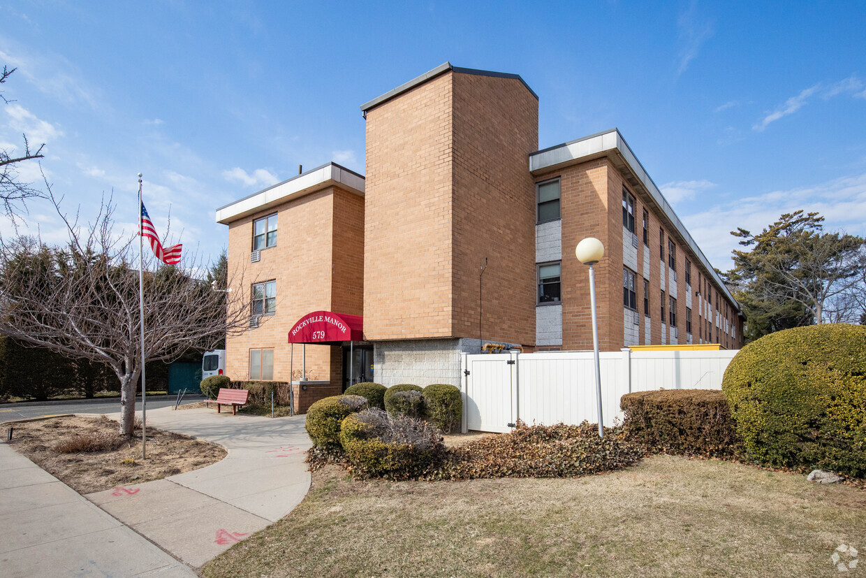 Foto del edificio - 579 Merrick Rd