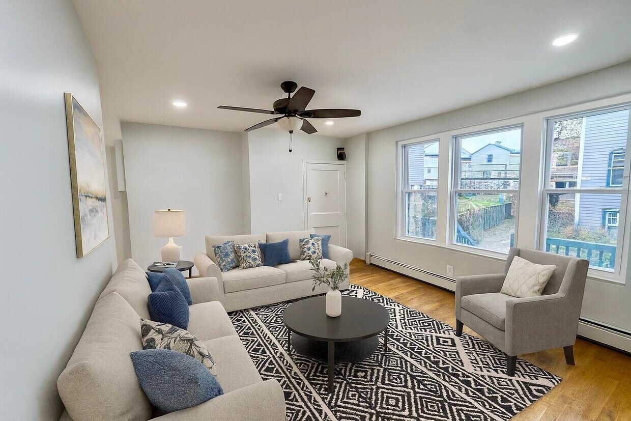 Foto principal - 272 Winfield Ave