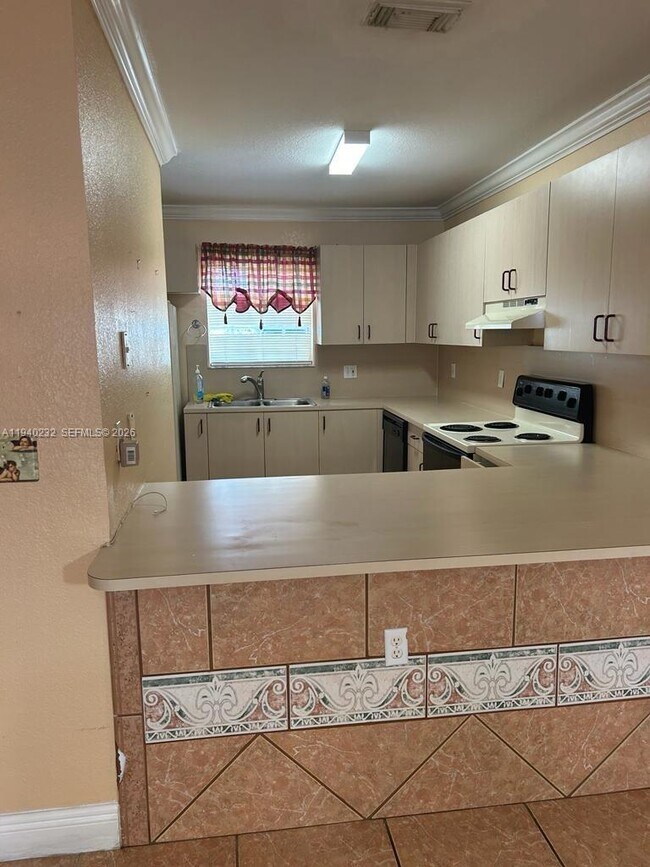 Building Photo - 10604 NW 87th Ct