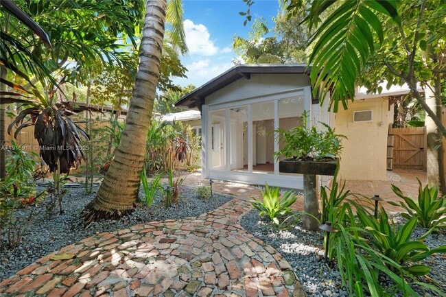 Foto del edificio - 3791 El Prado Blvd