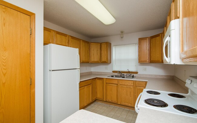 Foto del edificio - 80 Cherry Ct
