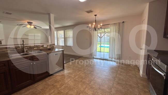 Building Photo - 905 Cedar Creek Dr