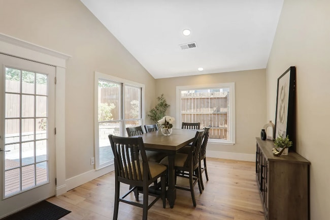 Foto del edificio - 1117 Capital Club Cir NE