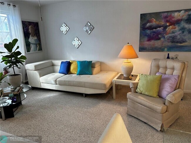 Foto del edificio - 1821 NE 62nd St