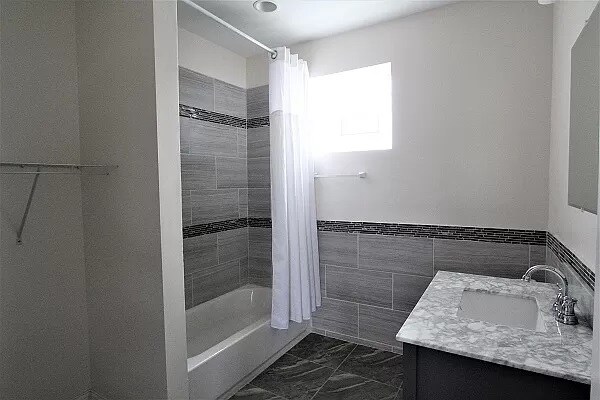 Foto del edificio - 8053 S Throop St