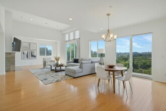 Building Photo - 5678 Como Cir