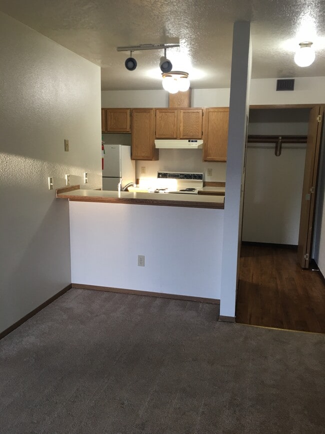 Building Photo - Green Tree Apartments