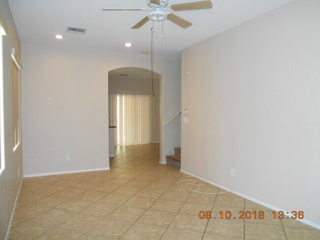 Building Photo - 3 Bedroom 3 Bath LARGE OPEN FLOOR PLAN