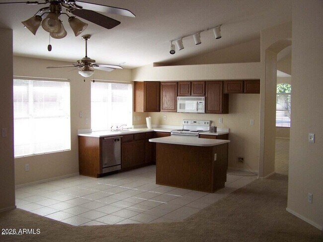 Foto del edificio - 3312 E Mountain Vista Dr