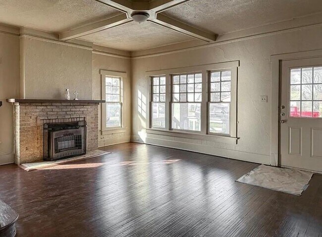 Foto del edificio - Spacious Prairie Style Home- 3 Bed, 1 Bath...