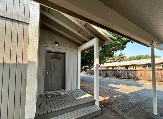 Building Photo - 1300 N Brooklane St