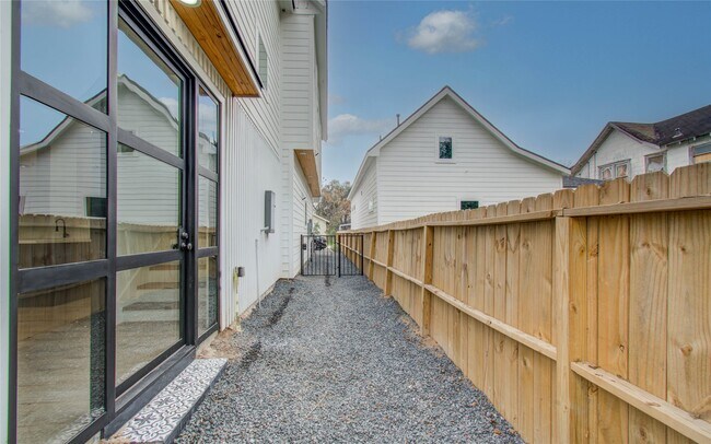 Foto del edificio - 1815 McKee St