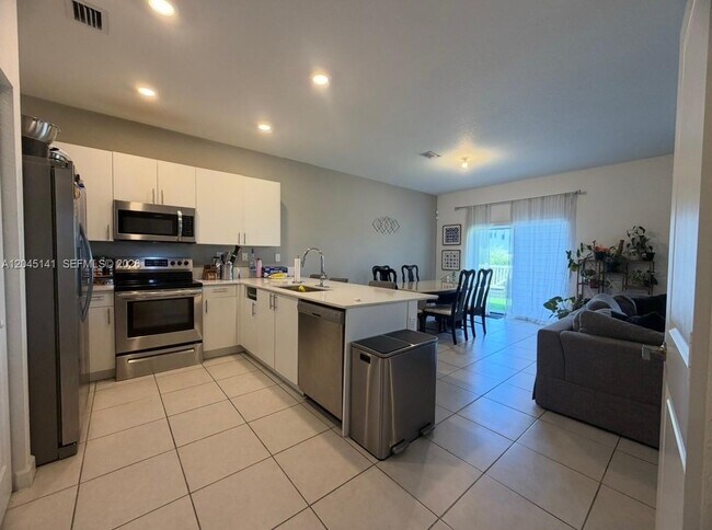 Foto del edificio - 20476 NW 4th Ave